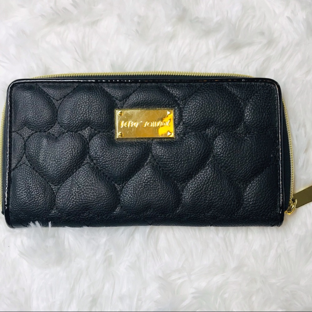 Betsy Johnson black quilted heart clutch wallet